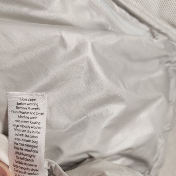 Athleta Women's Cream Quilted Down Filled‎ Vest Full Zip Sleeveless Puffer - Picture 8 of 13